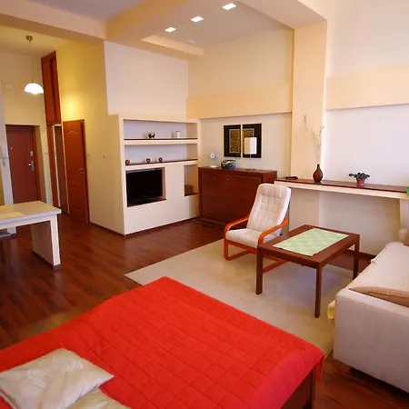 Pomerius アパート クフィジン